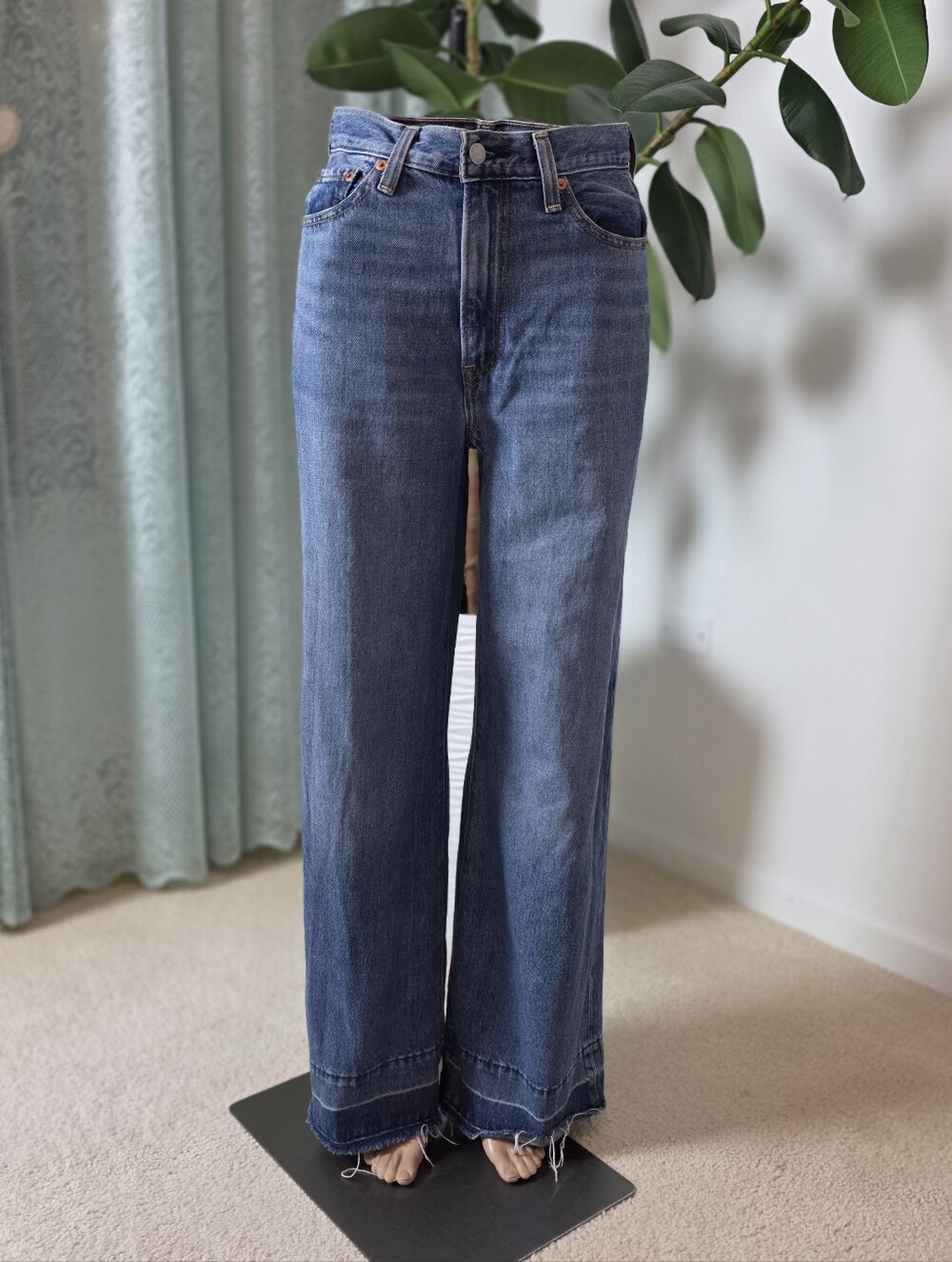 Levi’s Premium Ribcage Wide Leg Jeans Size 26 Light Wash - Picture 6 of 13